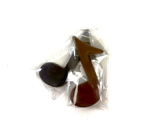 Single chocolate music notes shown in milk and dark chocolate, wrapped in clear packaging.